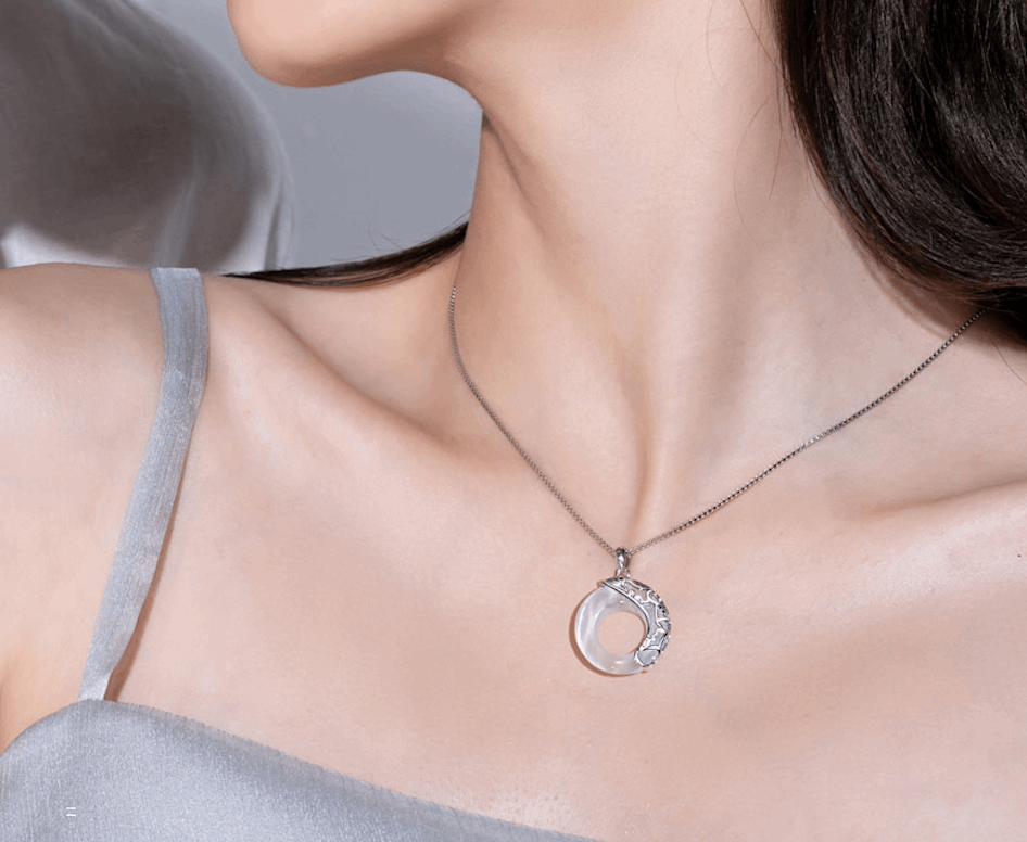 Silver Necklace with Obsidian Pendant