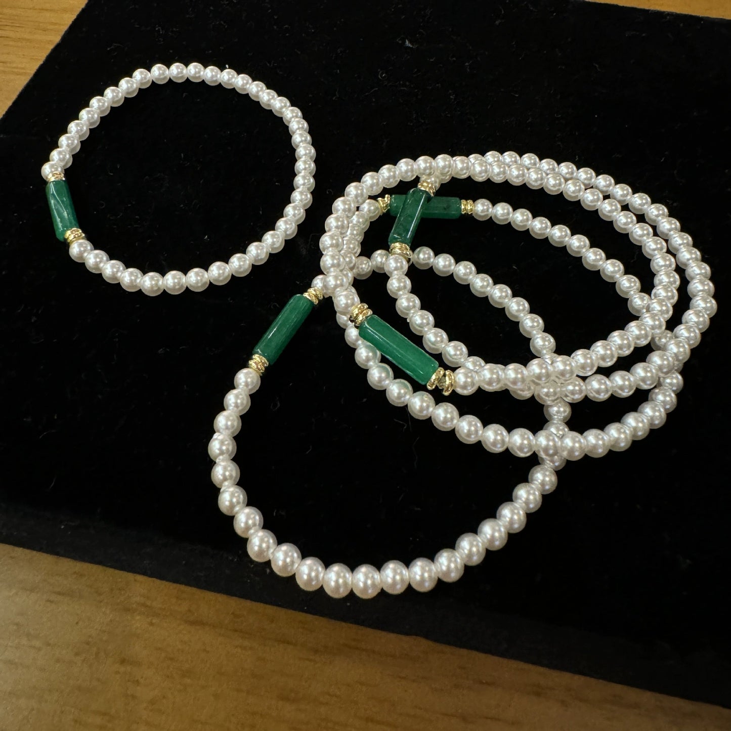 Jade and Pearl Stretch Bracelet – Timeless and Sophisticated