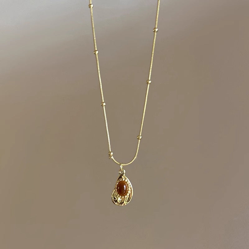 Titanium chain with Tiger’s Eye pendant – protective stone necklace for focus and confidence